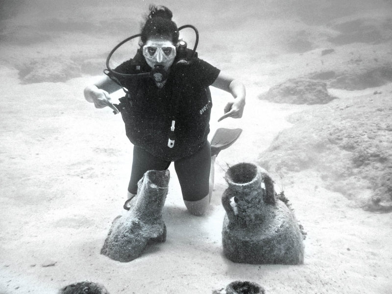 nice-jugs-ancient-greek-water-jugs-embedded-on-the-sea-bed